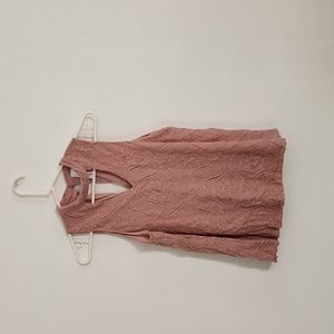 Lace mauve sleeveless shirt.